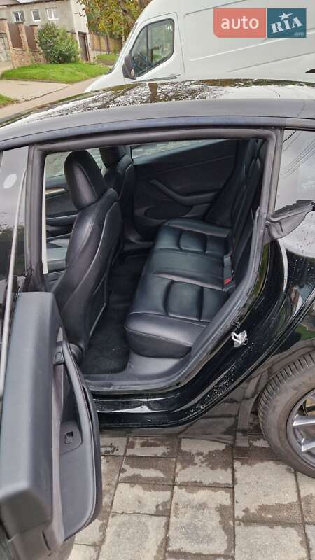 Седан Tesla Model 3 2021 в Ровно