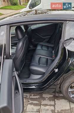 Седан Tesla Model 3 2021 в 