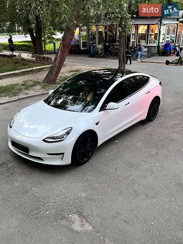 Седан Tesla Model 3 2018 в Києві