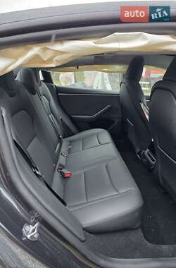 Седан Tesla Model 3 2024 в 