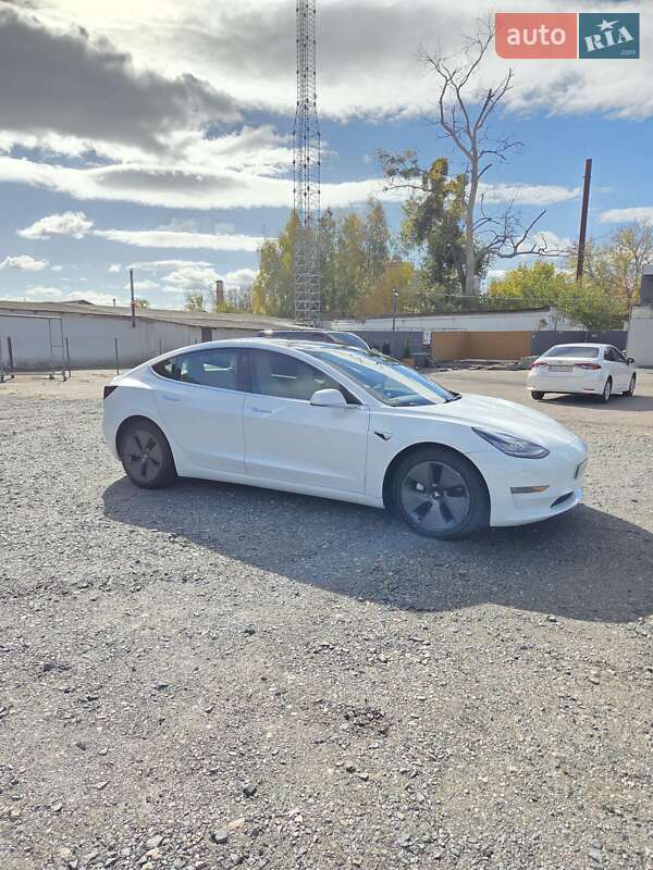 Седан Tesla Model 3 2020 в Коростені