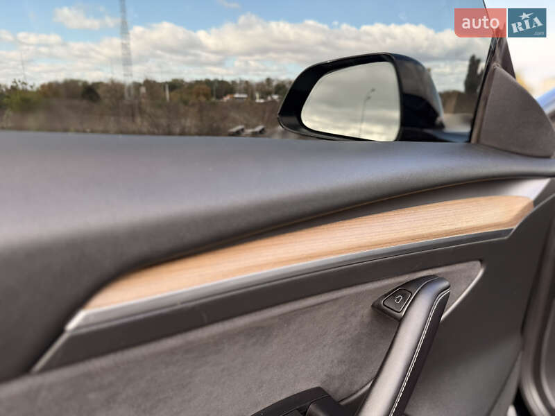 Седан Tesla Model 3 2022 в Виннице