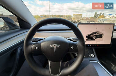 Седан Tesla Model 3 2022 в 