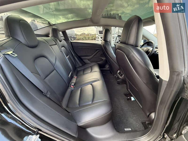 Седан Tesla Model 3 2022 в Виннице