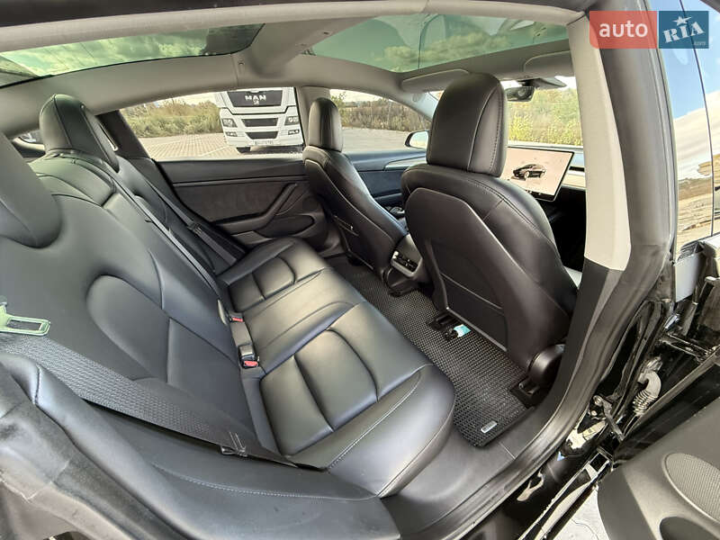Седан Tesla Model 3 2022 в Виннице