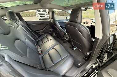 Седан Tesla Model 3 2022 в 