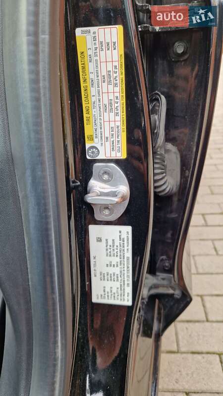Седан Tesla Model 3 2021 в Ровно