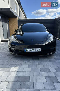 Седан Tesla Model 3 2022 в 