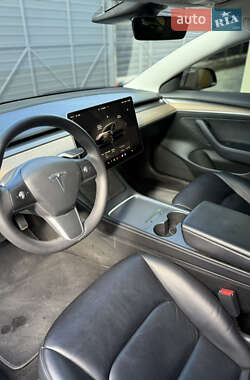 Седан Tesla Model 3 2022 в 