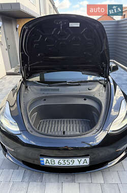 Седан Tesla Model 3 2022 в 