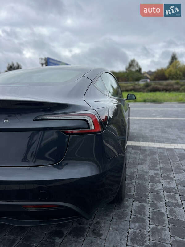Седан Tesla Model 3 2024 в Львові