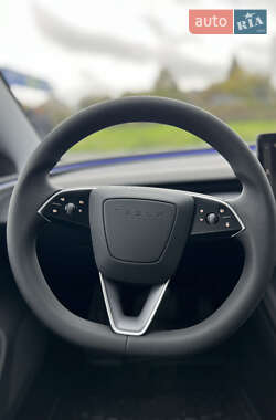 Седан Tesla Model 3 2024 в 