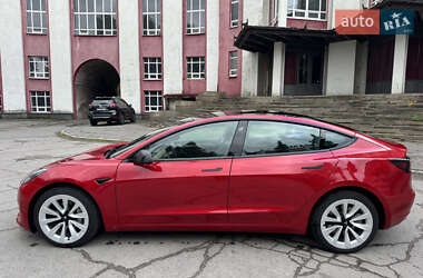 Седан Tesla Model 3 2022 в 