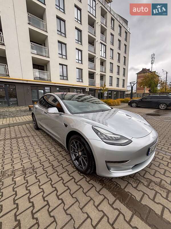 Седан Tesla Model 3 2017 в 