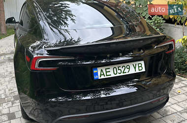 Седан Tesla Model 3 2024 в 