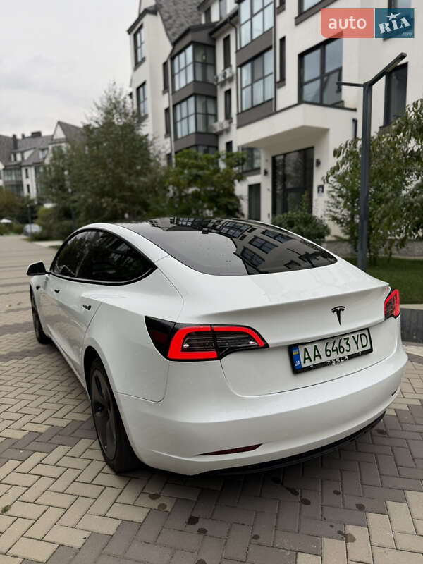 Седан Tesla Model 3 2023 в Києві