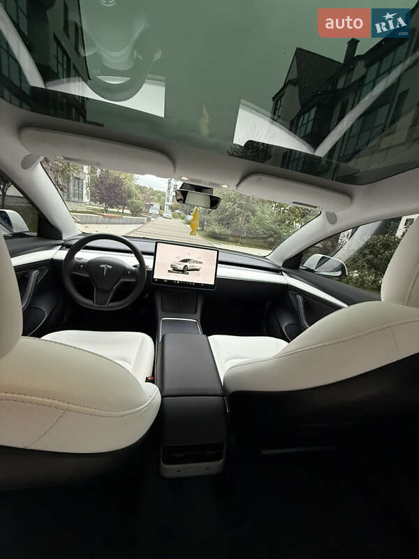 Седан Tesla Model 3 2023 в Києві