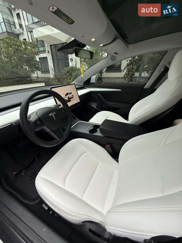 Седан Tesla Model 3 2023 в Києві