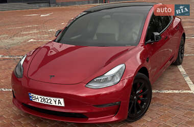 Седан Tesla Model 3 2022 в 