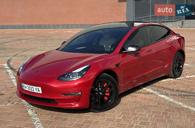 Седан Tesla Model 3 2022 в 