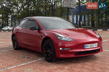 Седан Tesla Model 3 2022 в 