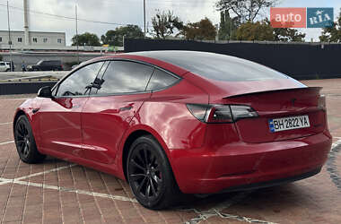Седан Tesla Model 3 2022 в 