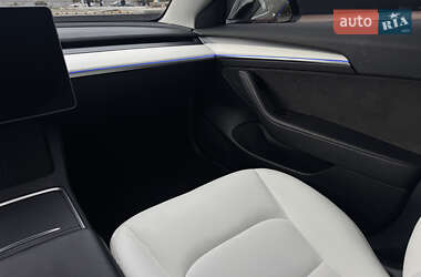 Седан Tesla Model 3 2022 в 