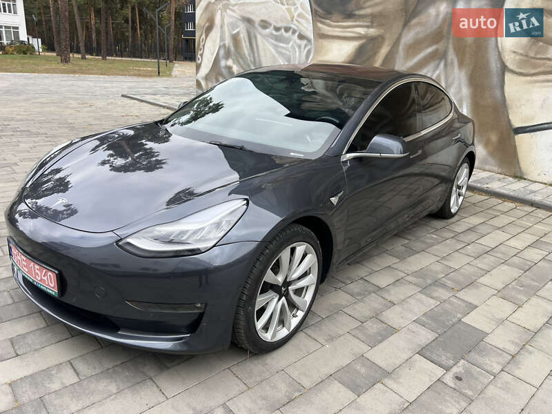 Седан Tesla Model 3 2018 в Охтирці