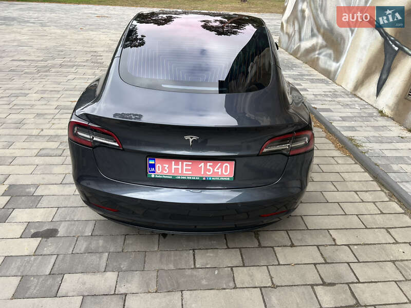Седан Tesla Model 3 2018 в Охтирці