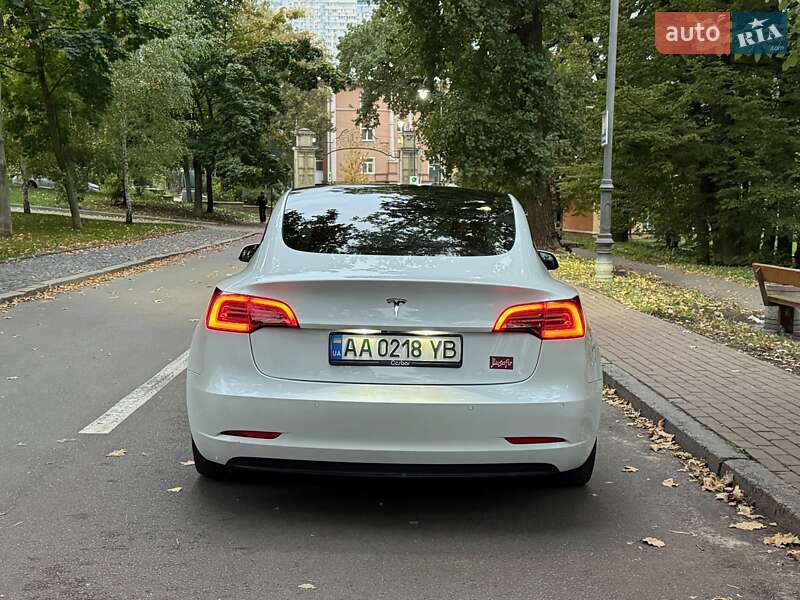 Седан Tesla Model 3 2021 в Києві