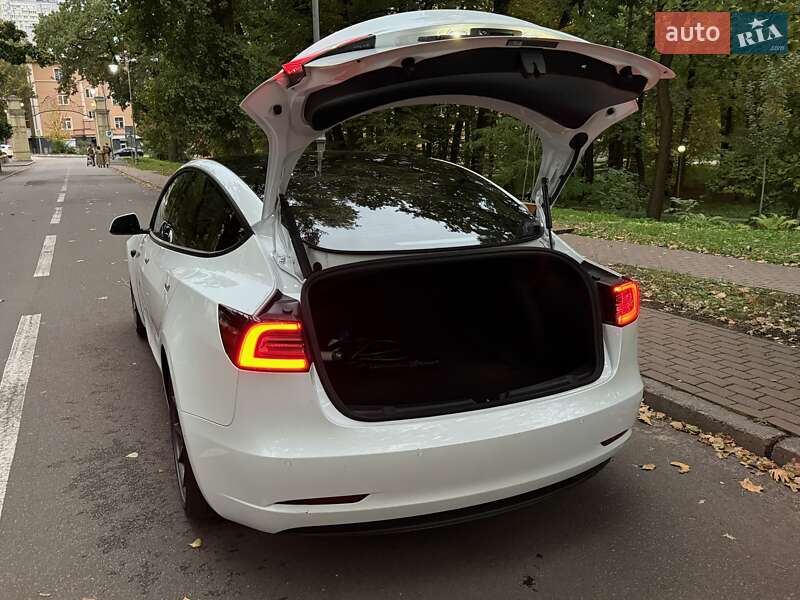 Седан Tesla Model 3 2021 в Києві