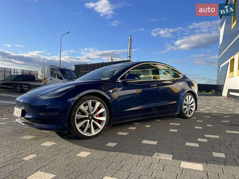 Седан Tesla Model 3 2019 в Тернополе