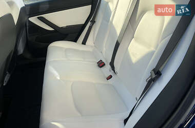 Седан Tesla Model 3 2019 в 