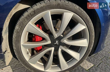 Седан Tesla Model 3 2019 в 