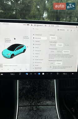 Седан Tesla Model 3 2019 в 