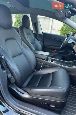 Седан Tesla Model 3 2019 в 