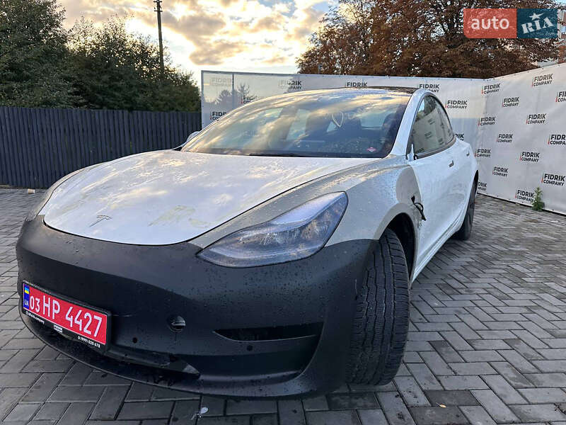 Седан Tesla Model 3 2022 в Луцке