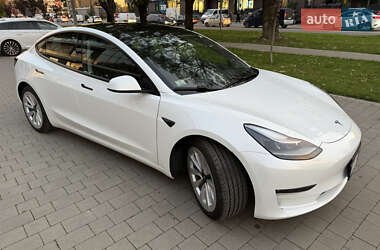 Седан Tesla Model 3 2021 в 