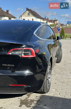 Седан Tesla Model 3 2019 в 
