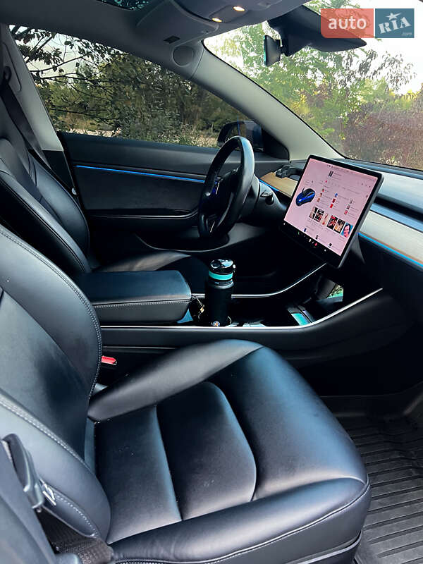 Седан Tesla Model 3 2018 в Львові