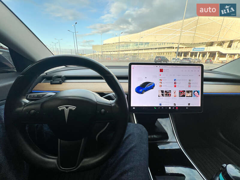 Седан Tesla Model 3 2018 в Львові