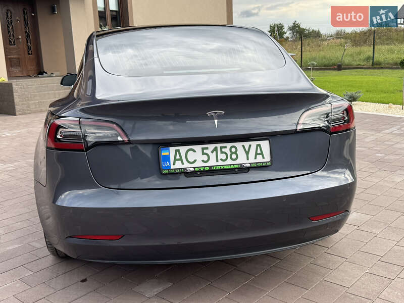 Седан Tesla Model 3 2020 в Львове