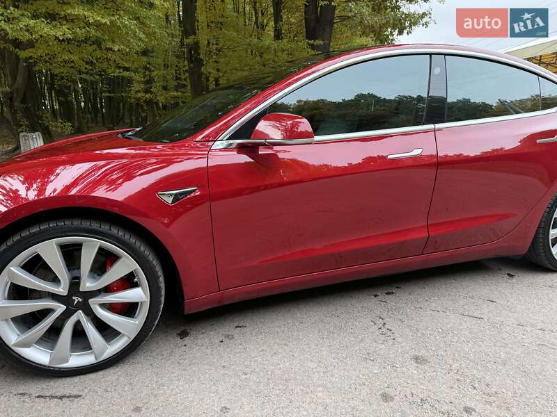 Седан Tesla Model 3 2019 в Львові