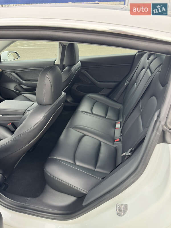Седан Tesla Model 3 2020 в Києві
