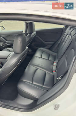 Седан Tesla Model 3 2020 в 