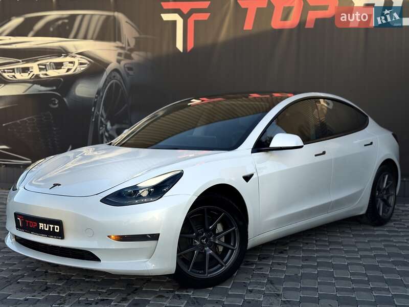Седан Tesla Model 3 2023 в Львове