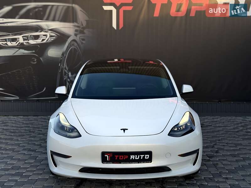 Седан Tesla Model 3 2023 в Львове