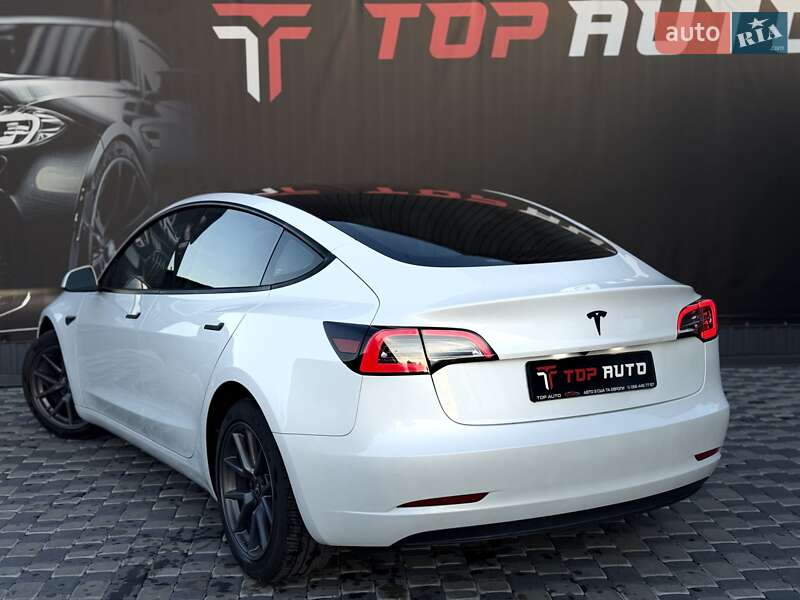 Седан Tesla Model 3 2023 в Львове