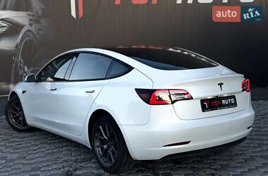 Седан Tesla Model 3 2023 в 