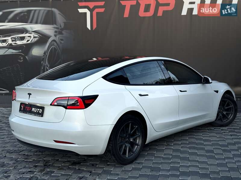 Седан Tesla Model 3 2023 в Львове